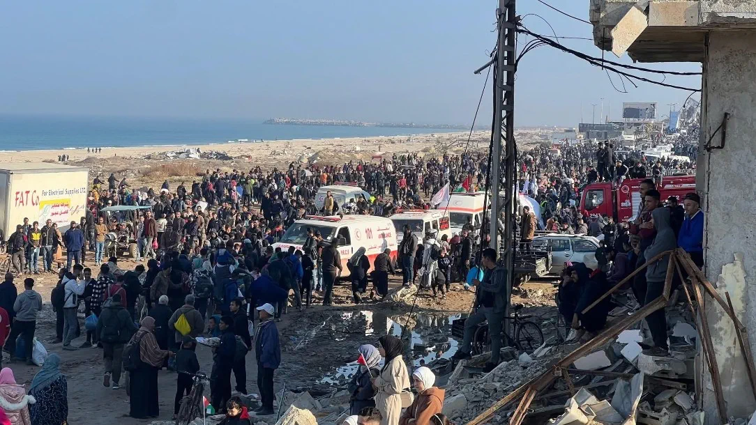 Menschenmassen in Gaza suchen verzweifelt nach Lebensmitteln